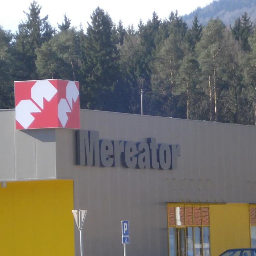 Trgovski center Mercator v Šmartnem ob Paki