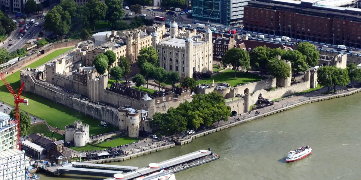 Trdnjava Tower ob Temzi v Londonu, pogled iz zraka